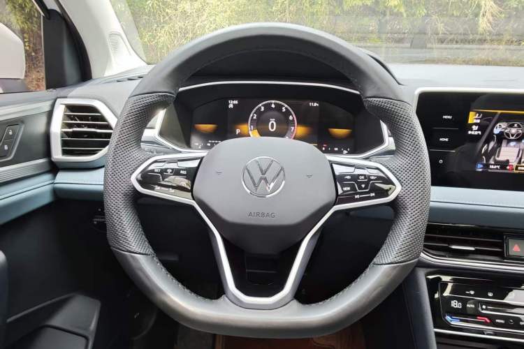 Used Volkswagen Tharu 2023 300TSI Two-Wheel-Drive Moonlight Edition