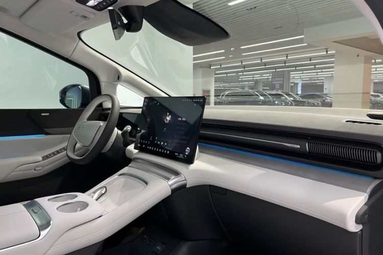 Used XPeng X9 2025 740 Ultra-Long Range Max
