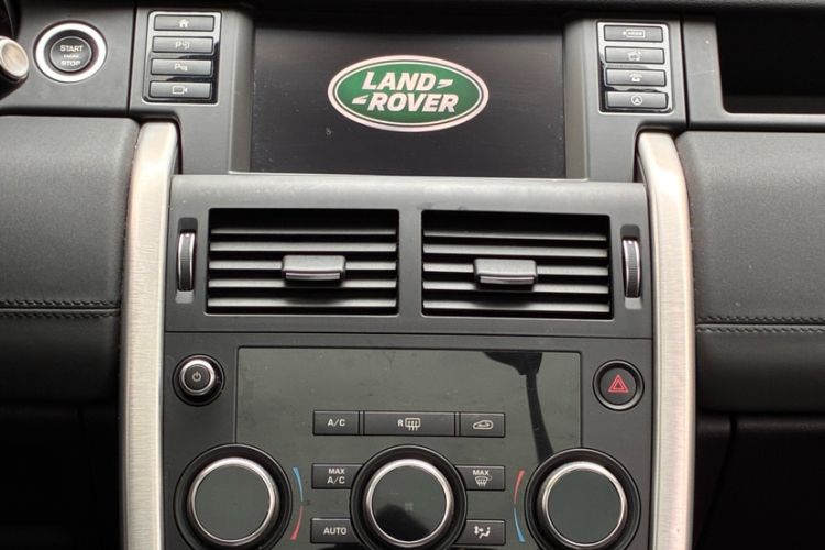 Used Land Rover Discovery Sport 2019 240 PS SE Version China VI Standard Interior 4