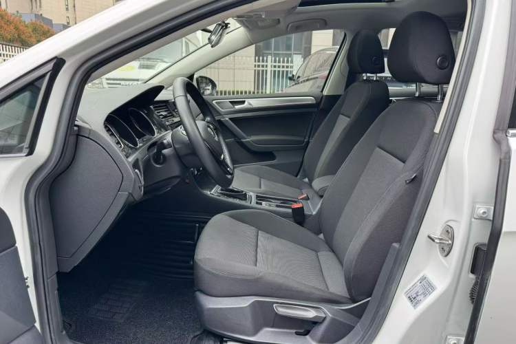 Used Volkswagen Golf 2019 200TSI DSG Comfort & Ambition Edition China VI Standard Interior 1