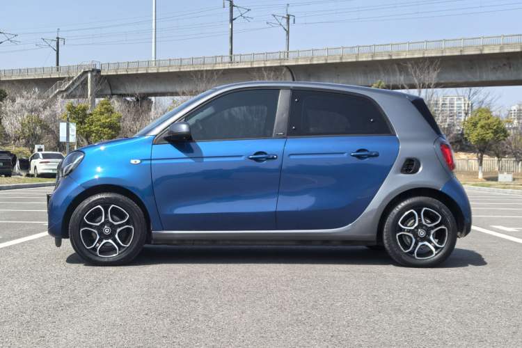 Used smart forfour 2016 0.9T 66 kW Pioneer Edition
