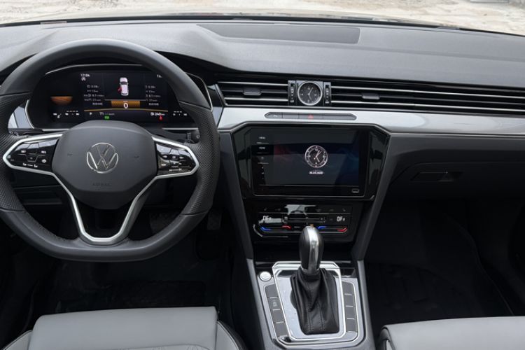 Used Volkswagen Magotan 2025 Revised Version 2 Zhongxiang Edition 280TSI DSG Luxury Trim Interior 1