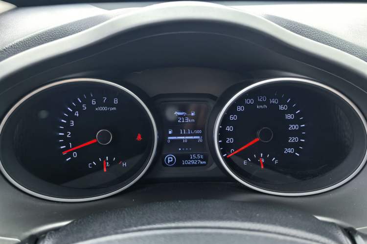 Used Kia Sportage R 2015 2.0L Automatic Two-Wheel Drive DLX Model Odometer Close Up