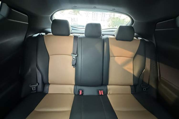 Used Toyota C-HR 2020 2.0L Leading Edition Interior 7