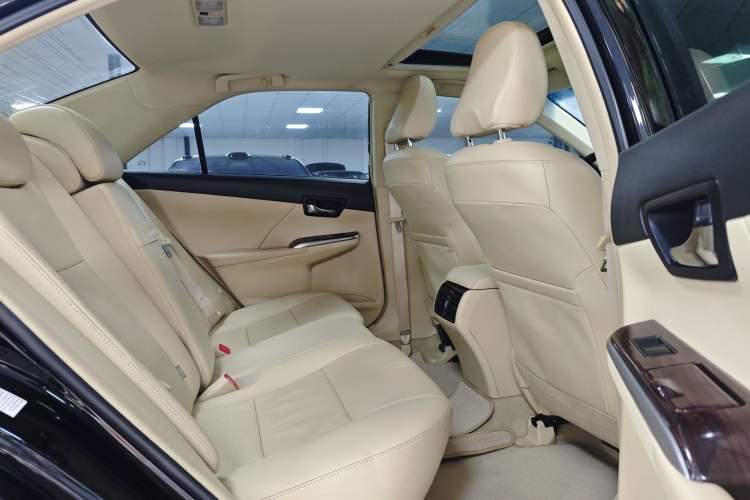 Used Toyota Camry 2015 Dual-Engine 2.5 HG Luxury Navigation Edition Interior 3