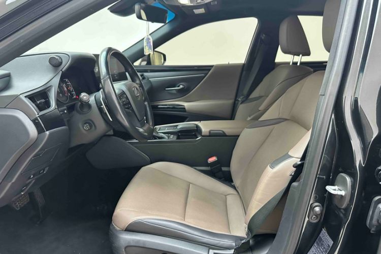 Used Lexus ES 2021 200 Excellence Edition
