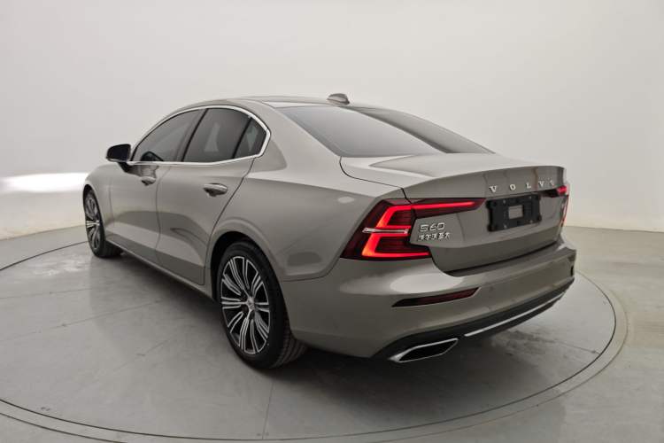 Used Volvo S60 2022 B4 Zhiyuan Luxury Edition