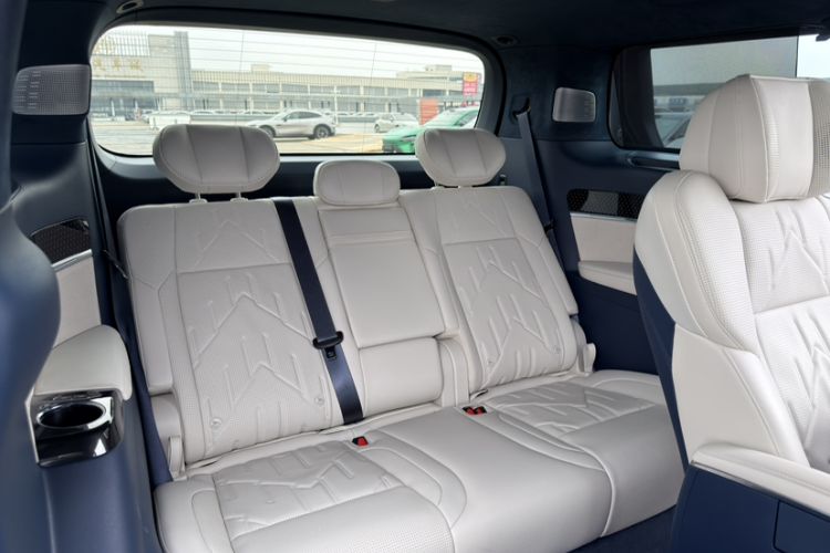 Used Zeekr 009 2024 7-Seater Walk-Through Version Four-Wheel Drive 108 kWh
