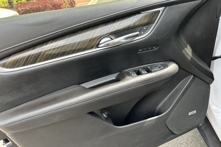 Used Cadillac XT5 2018 25T Luxury Model Interior 10