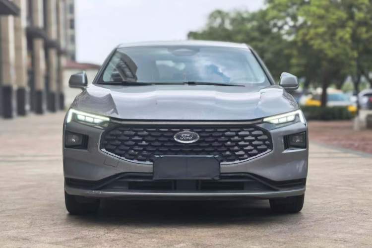 Used Ford Mondeo 2025 2.0T EcoBoost Luxury Version
