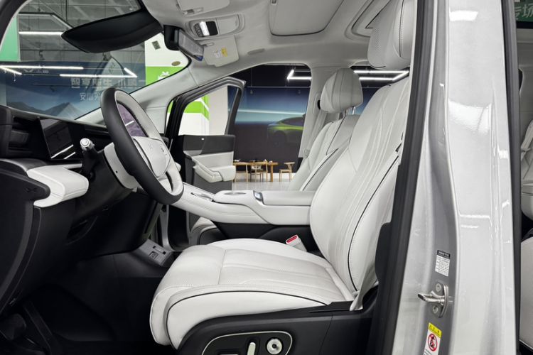Used XPeng X9 2024 702 Ultra-Long Range Pro Interior 2