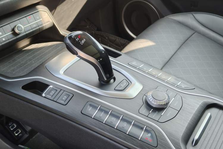 Used Wey VV6 2021 2.0T Two-Wheel Drive Smart Protection+