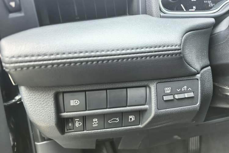 Used Toyota Avalon 2023 2.5L Luxury Edition Interior 9