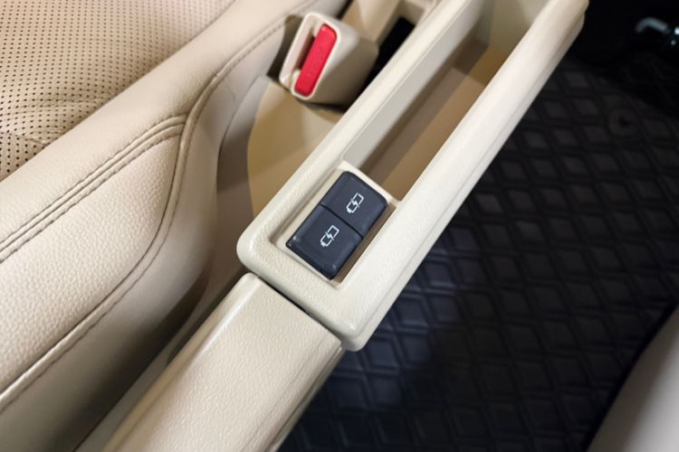 Used Toyota SIENNA 2021 2.5L Hybrid Ultimate Edition Interior 3