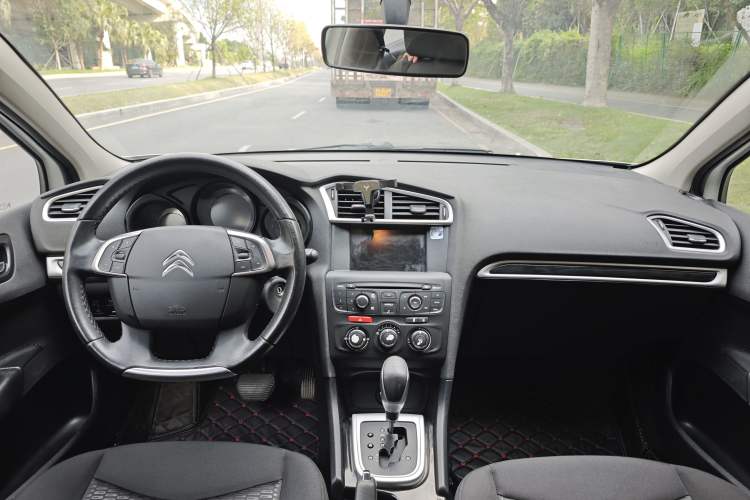 Used Citroen C4L 2015 1.8L Automatic Luxury Edition Interior 3