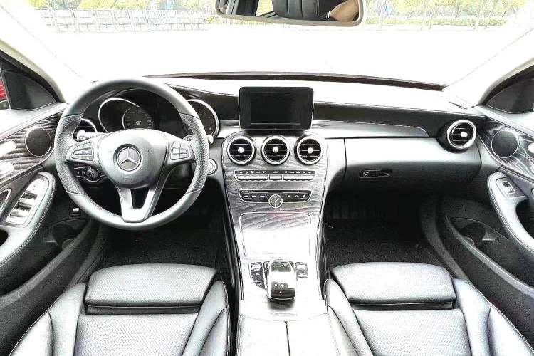 Used Mercedes-Benz C-Class 2017 Facelift C 200 L Sport Edition Interior 3