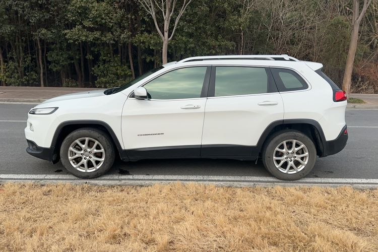 Used Jeep Cherokee 2017 2.0L Superior Edition
