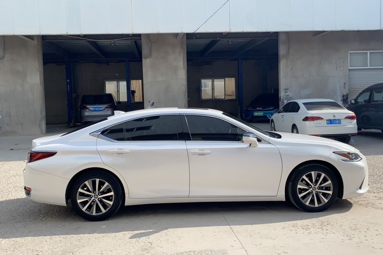 Used Lexus ES 2018 200 Excellence Edition China V Standard Exterior 3