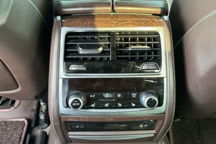 Used BMW 7 Series 2017 740Li xDrive Luxury Edition Interior 9