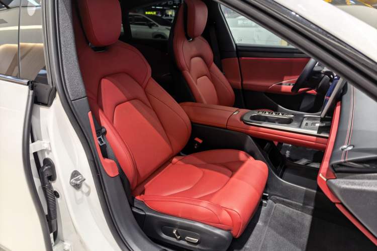 Used Xiaomi Auto SU7 2024 Rear-Drive Ultra-Long Range Advanced Pro-Level Intelligent Driving Version Right Front Seat