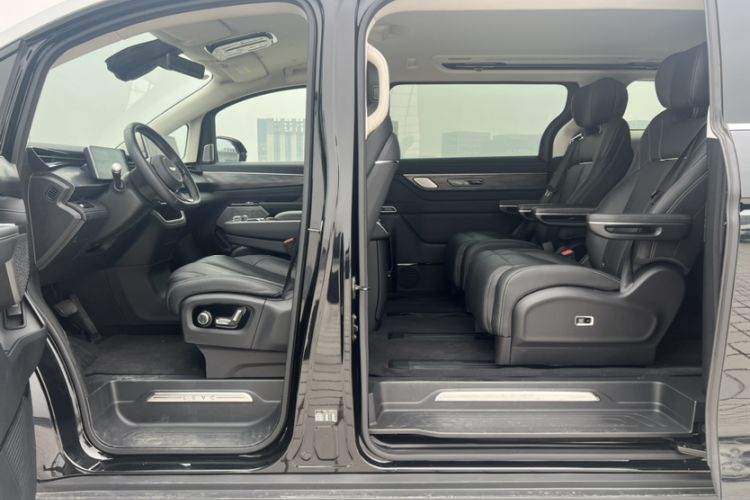 Used Geely Galaxy LEVC L380 2024 100 kWh 6-Seater Two-Wheel Drive Air
