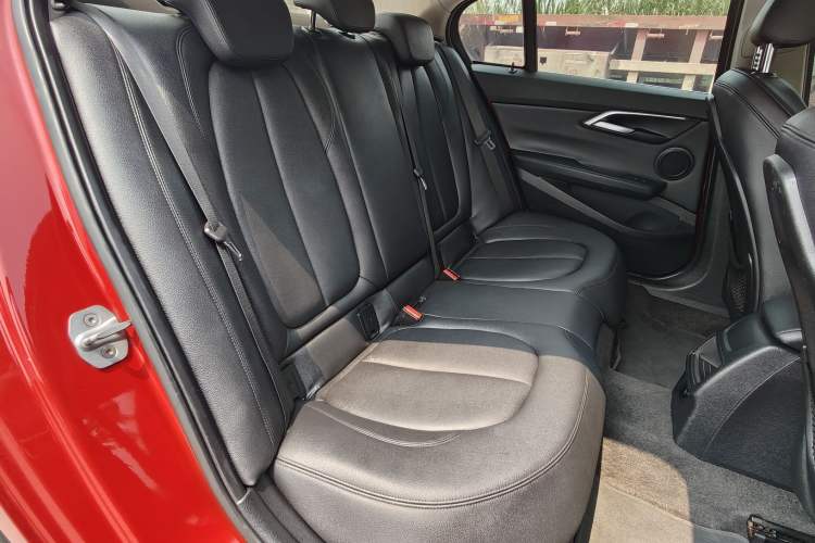 Used BMW 1 Series 2018 118i Sport Edition Interior 9