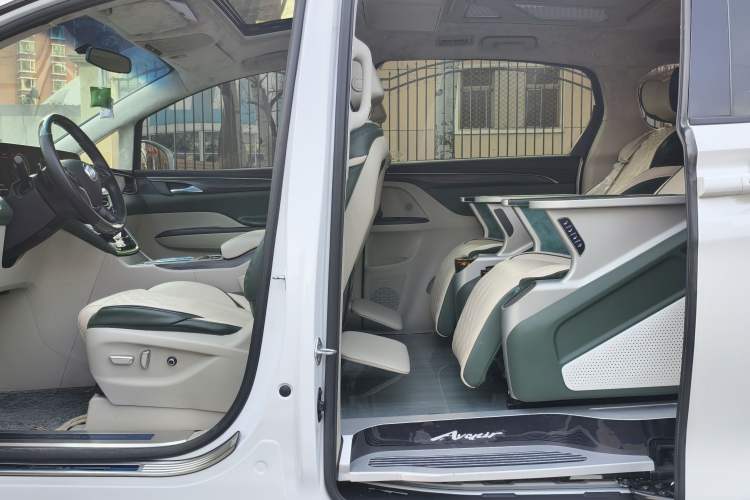 Used Buick GL8 2023 ES Lu Zun Comfort Model
