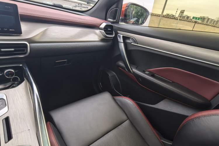 Used Geely Auto Coolray 2019 Sport Model 260T DCT Battle China V Standard Interior 3