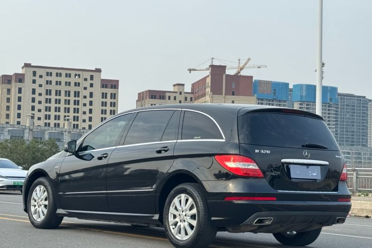 Used Mercedes-Benz R-Class 2017 R 320 4MATIC Business Edition Prestige Model Exterior 8