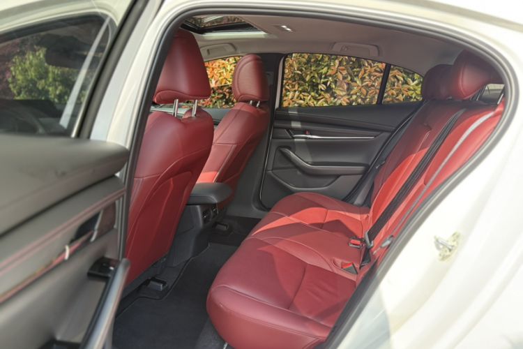 Used Mazda 3 Axela 2023 2.0L Automatic ZhiZhen Edition Interior 3