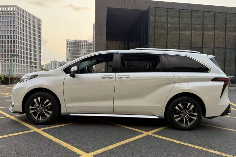 Used Toyota Granvia 2024 2.5L Hybrid Luxury Edition Exterior 7