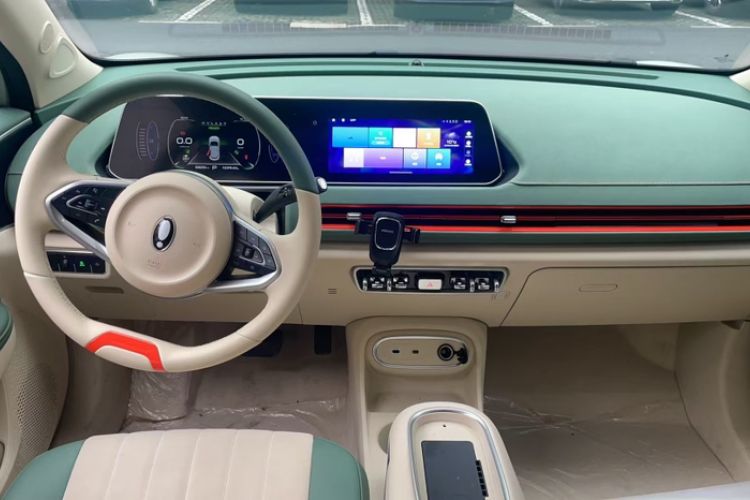 Used ORA Good Cat 2023 401 km Standard Range Luxury Version Lithium Iron Phosphate
