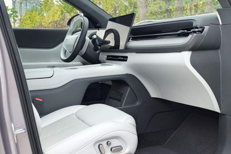 Used XPeng G6 2025 625 Long-Range Max Flagship Edition Interior 1