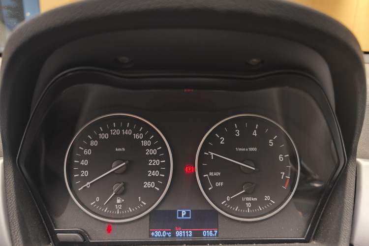 Used BMW X1 2018 sDrive18Li Fashion Model Odometer Close Up