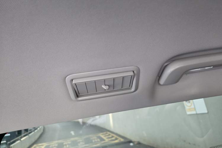 Used Wuling Starlight 730 2025 Model Pure Electric 500km Luxury Edition

