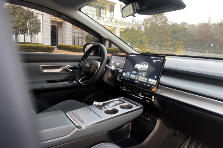 Used AION Y 2024 Younger Interior 10