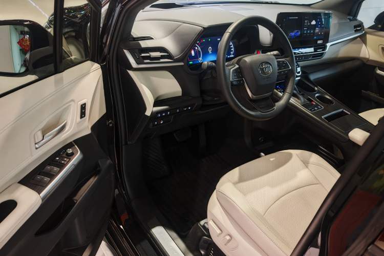 Used Toyota Granvia 2024 2.5L Hybrid Prestige ULTRA Edition