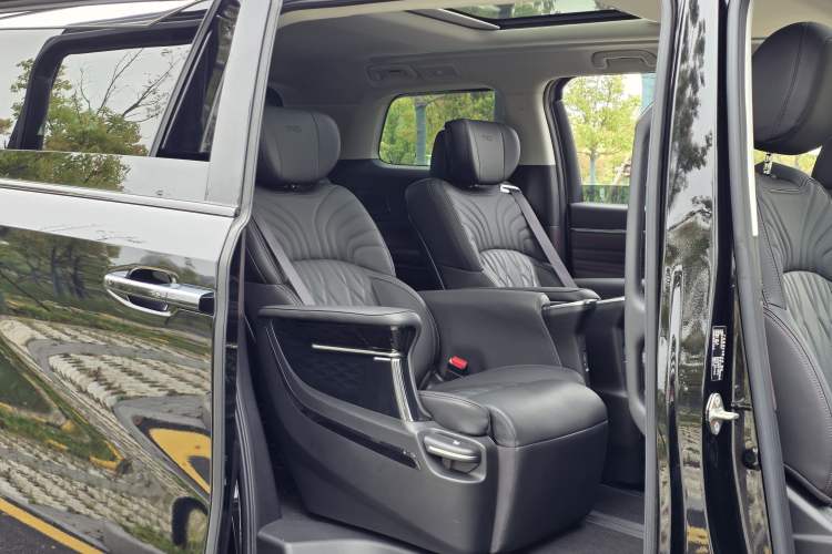 Used GAC Trumpchi M8 2024 Master Series Super Hybrid Edition Interior 7