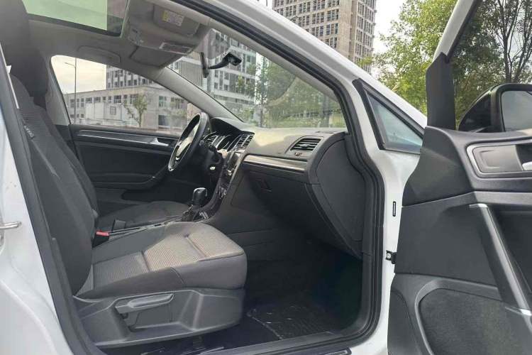 Used Volkswagen Golf 2017 230TSI Automatic Comfort Edition – Celebrating Milestone of One Million Units