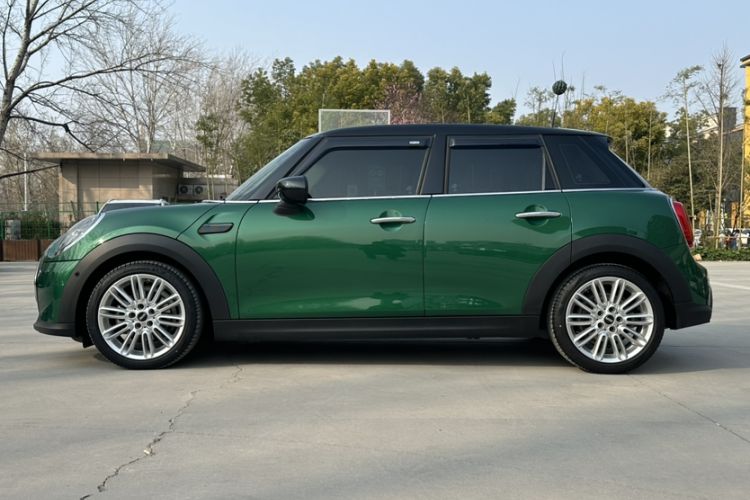 Used MINI MINI 2022 Updated 1.5T COOPER Classic Edition Five-Door Version
