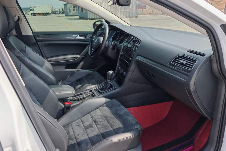 Used Volkswagen Golf 2018 230TSI Automatic Luxury Version