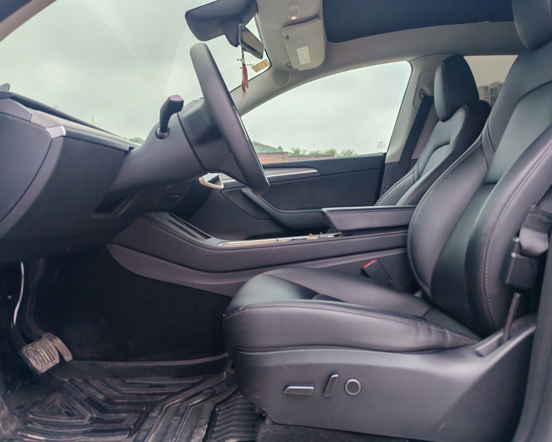 Переднее сиденье в автомобиле