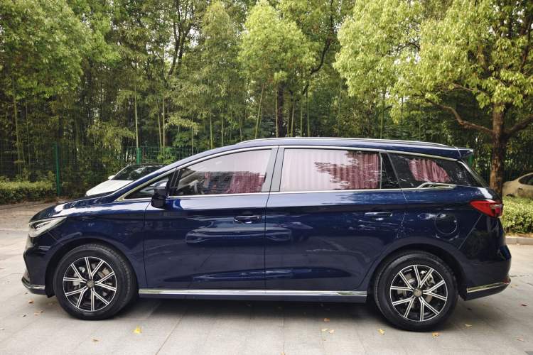 Used BYD Song MAX New Energy 2022 DM-i 105KM Flagship Model
