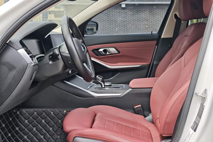 Used BMW 3 Series 2021 Second Facelift 325i M Sport Package Interior 7