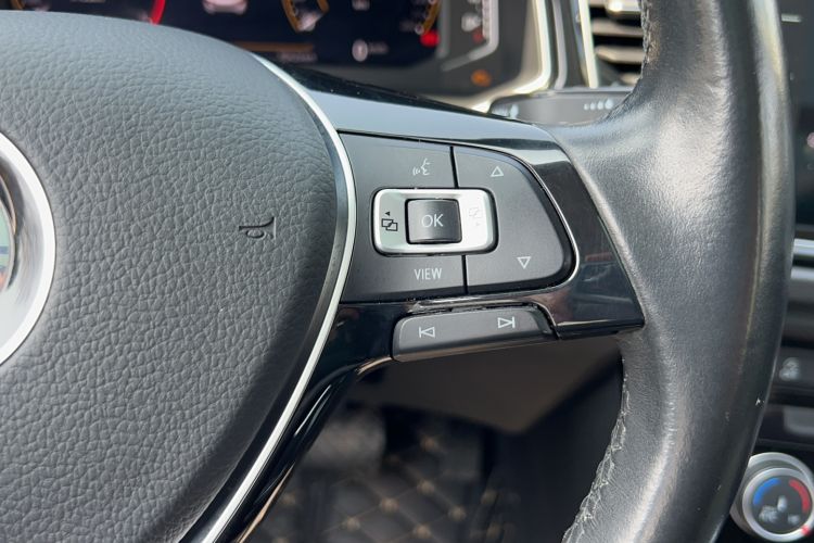 Used Volkswagen T-ROC 2021 280TSI DSG Two-Wheel Drive Comfort Connect Edition