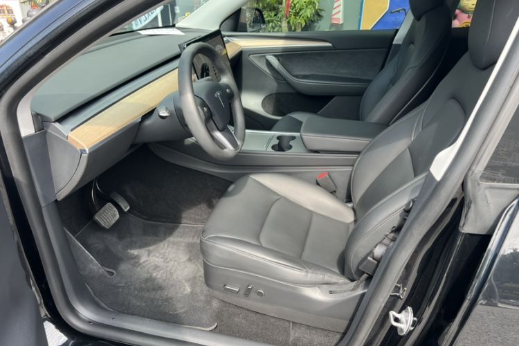 Used Tesla Model Y 2021 Long-Range All-Wheel-Drive Version