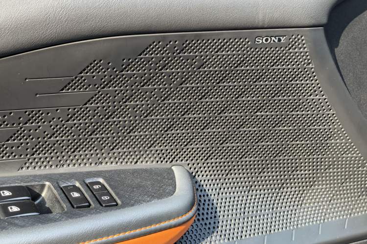 Used Changan UNI-V 2023 1.5T Smart Navigation Version
