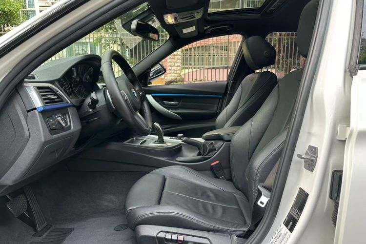 Used BMW 3 Series 2018 320i M Sport Package Interior 3