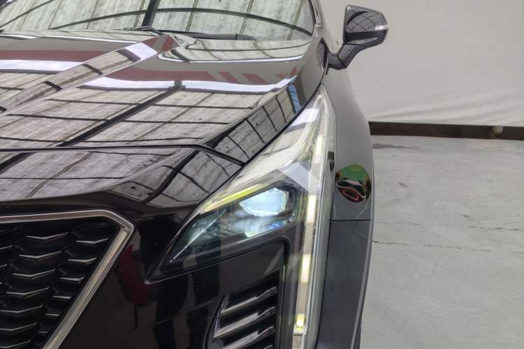 Used Cadillac XT4 2018 28T Two-Wheel Drive Luxury Sport Model
