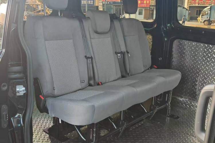 Used Ford Transit 2020 2.0T Diesel Multi-Function Commercial Vehicle Mid-Chassis Low-Roof Design with Dual Rear Doors Meeting China VI Emission Standards
